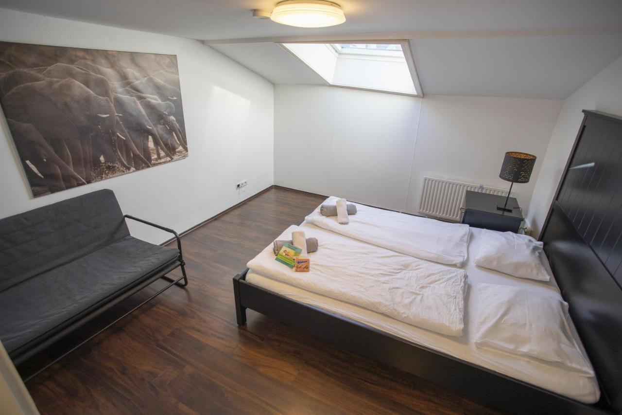 Cozy Old Town Apartment ฮัลล์อินทีโรล ภายนอก รูปภาพ